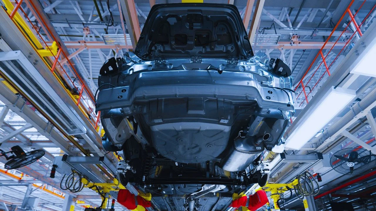 Se mantiene a la baja la producción automotriz