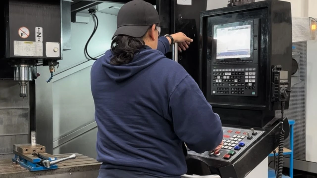 Remuneraciones en manufactura mantienen impulso pese a menor empleo