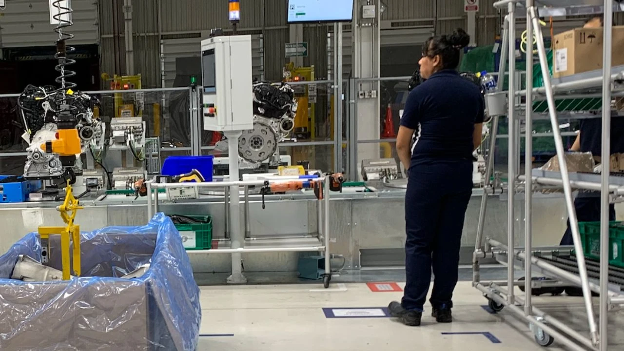 Manufactura mexicana retrocede 2.3 por ciento