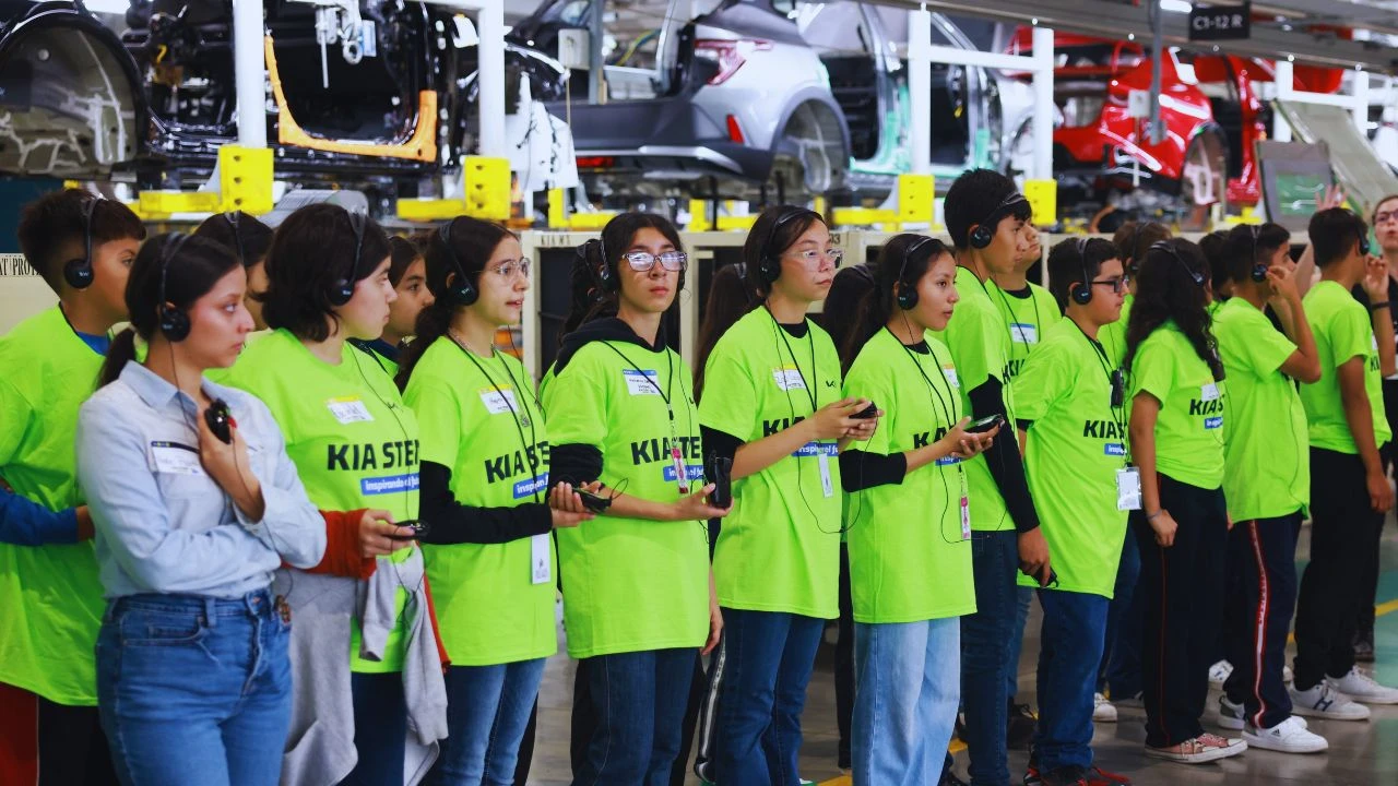 Finaliza Kia formación STEM juvenil