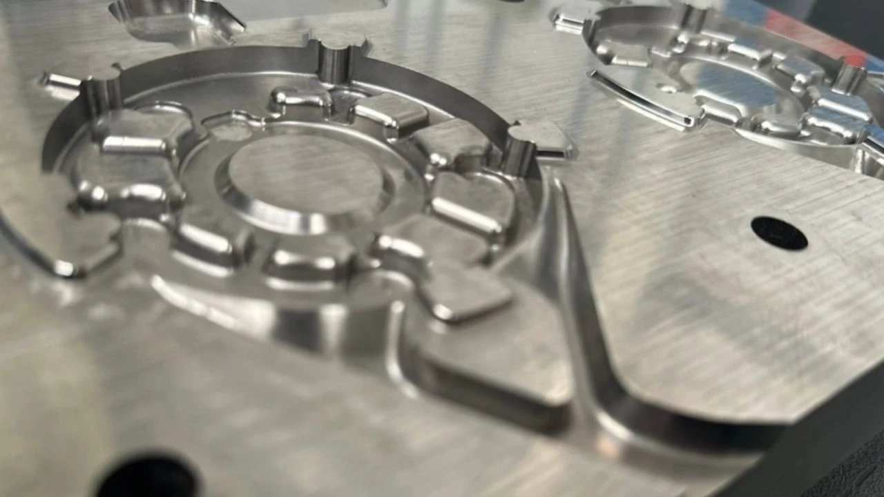 Exponen impacto de aranceles al acero en autopartes