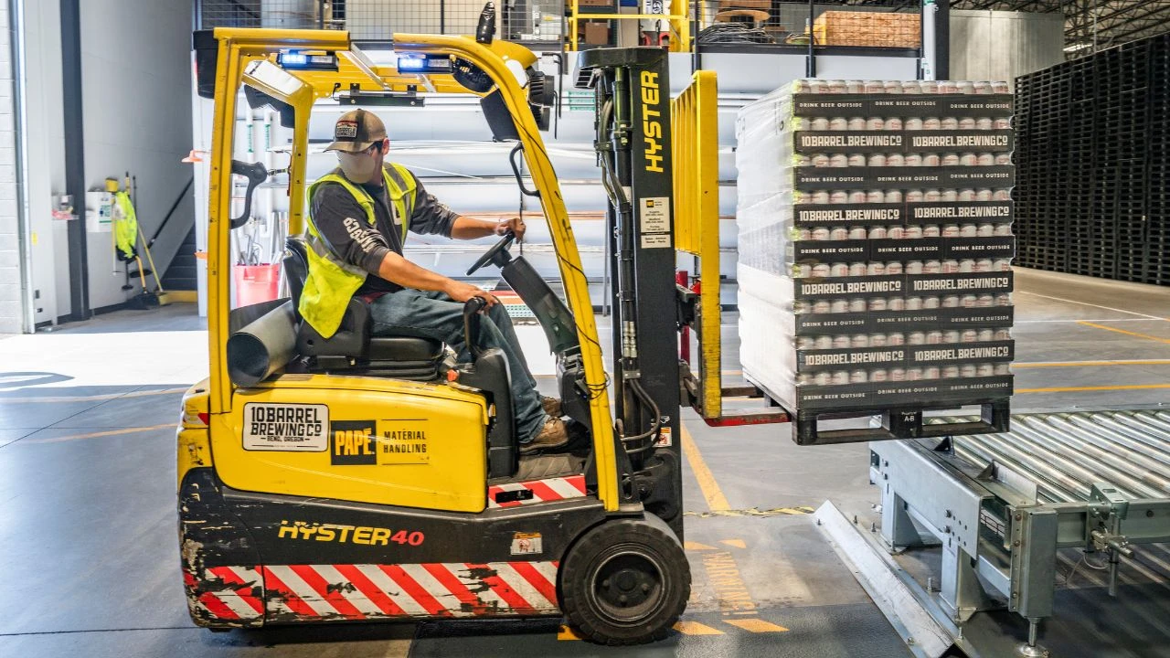 Cae producción industrial en abril