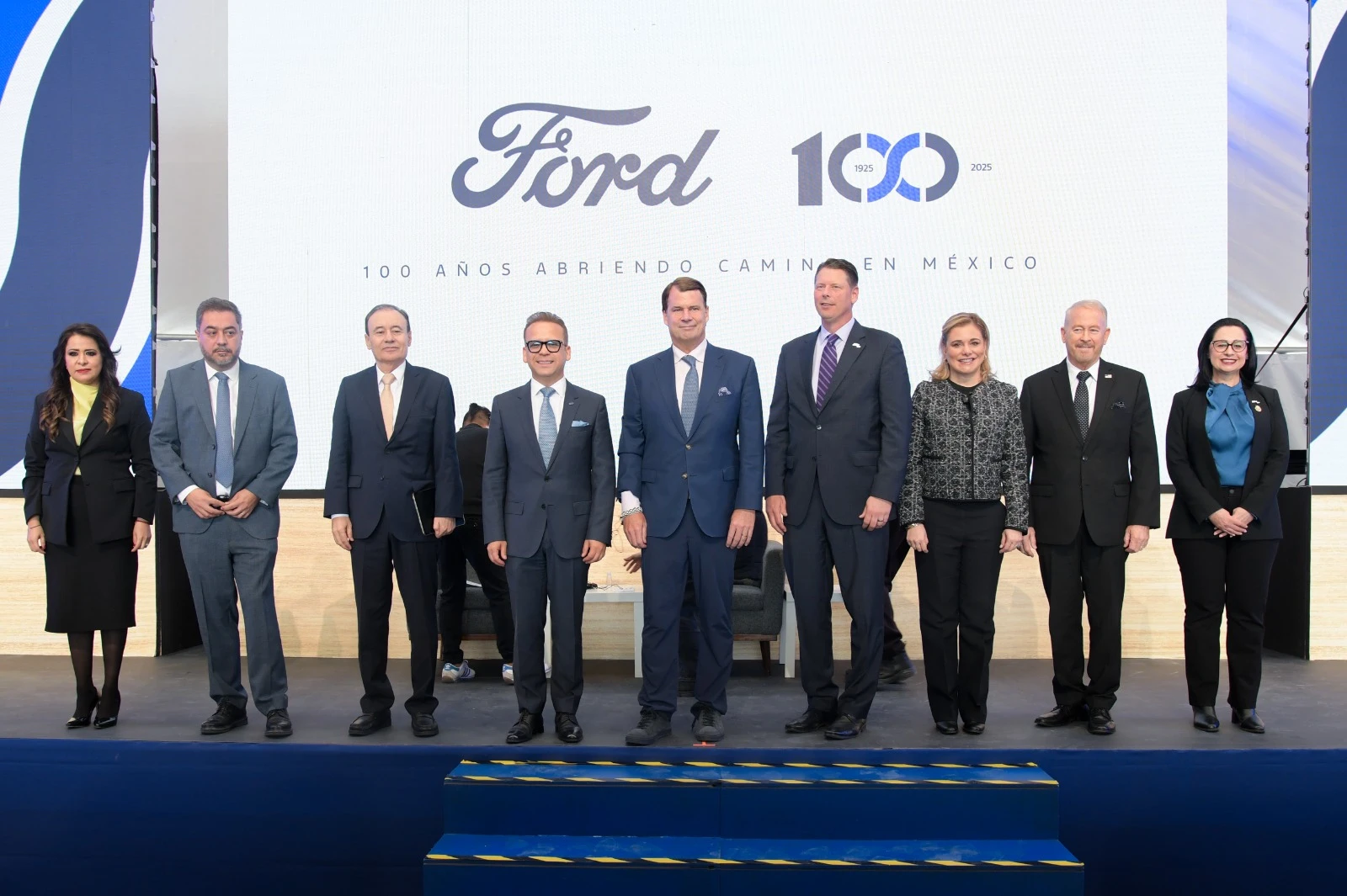 Celebran 100 años de Ford en México