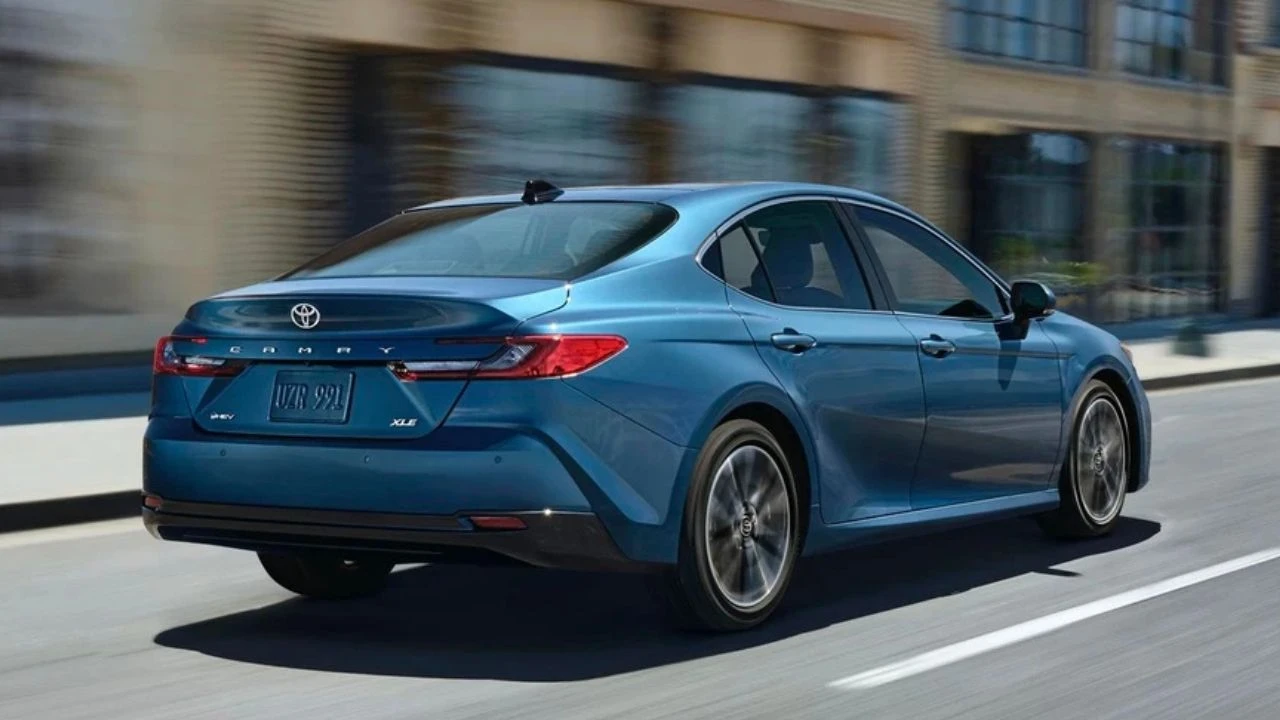 Encabeza Toyota transición hacia híbridos