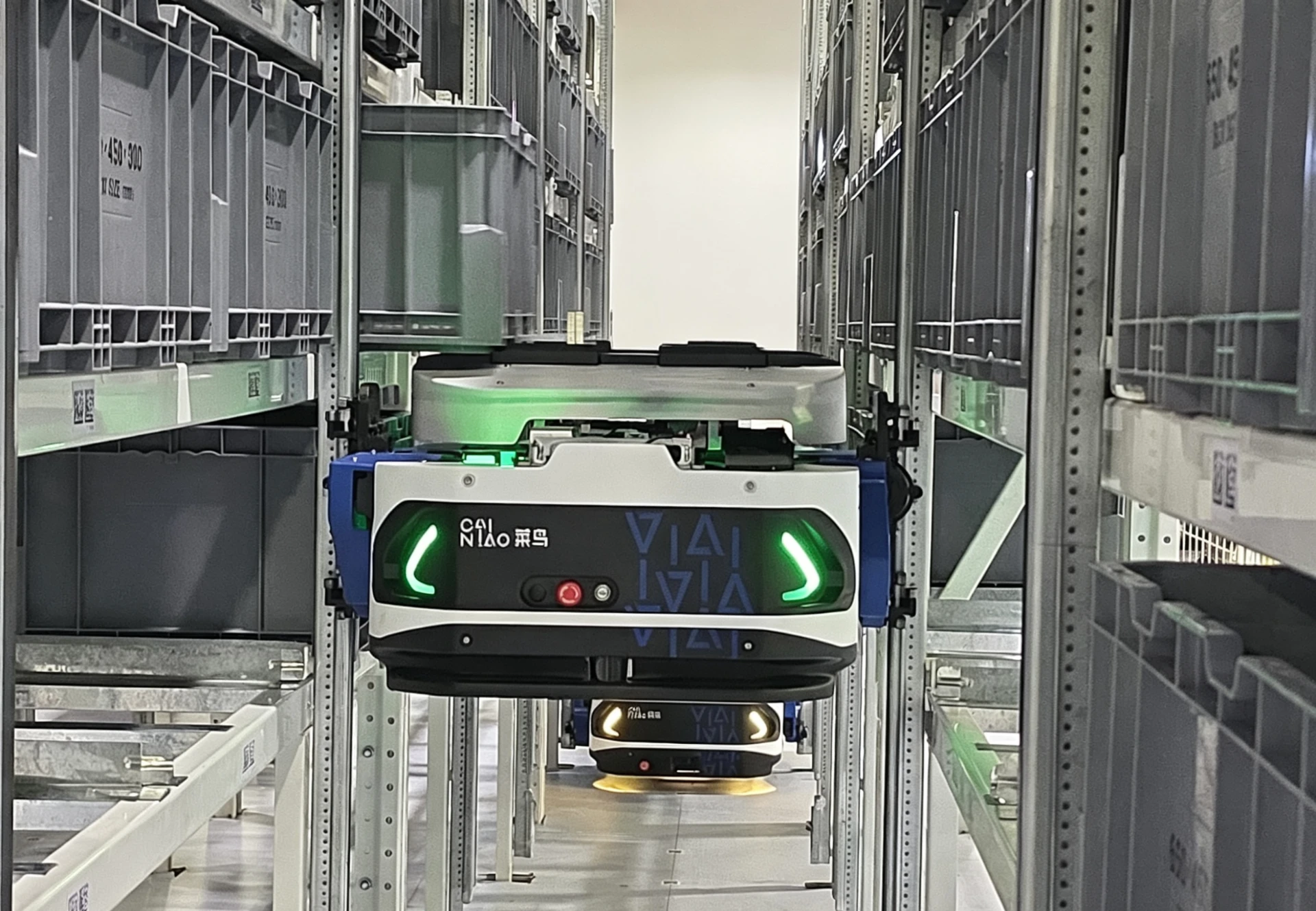 Robot trepador para almacenes